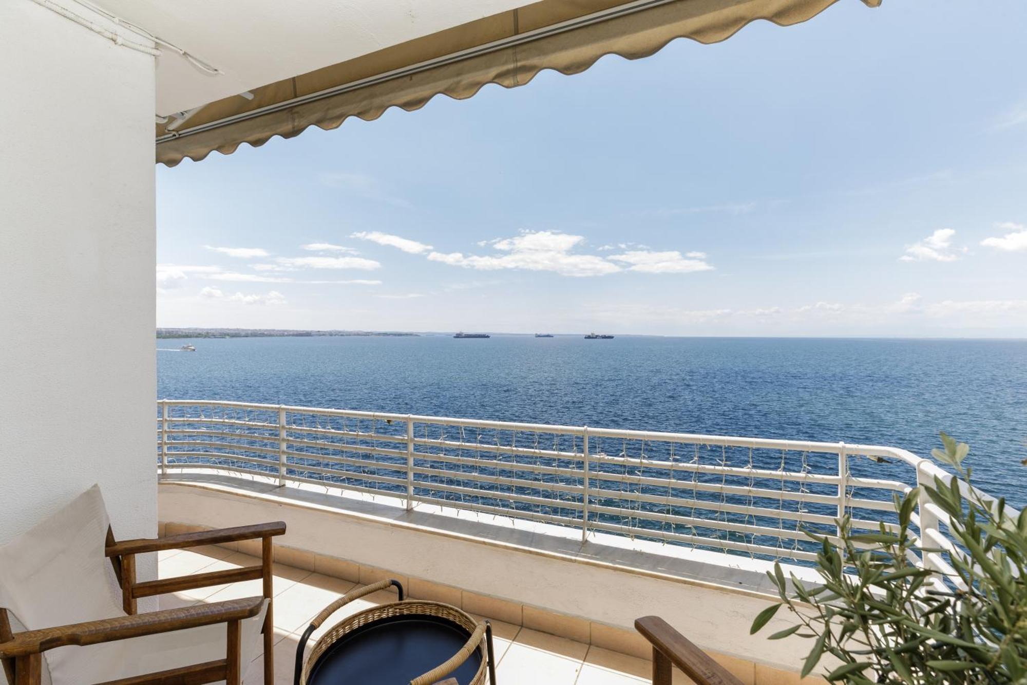 Infinity & Beyond By Halu! - Seafront Apartments Tesalonika Bagian luar foto
